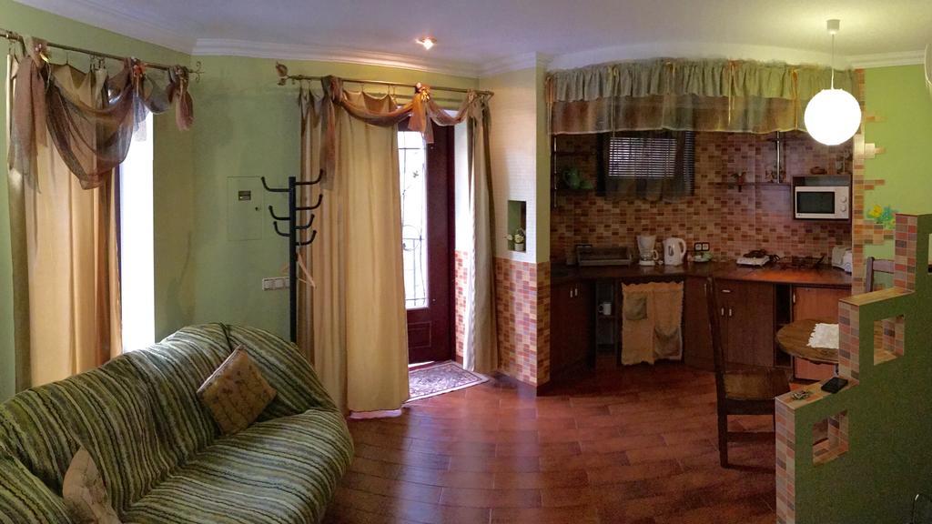 Odelana Apartments Odesa Room photo